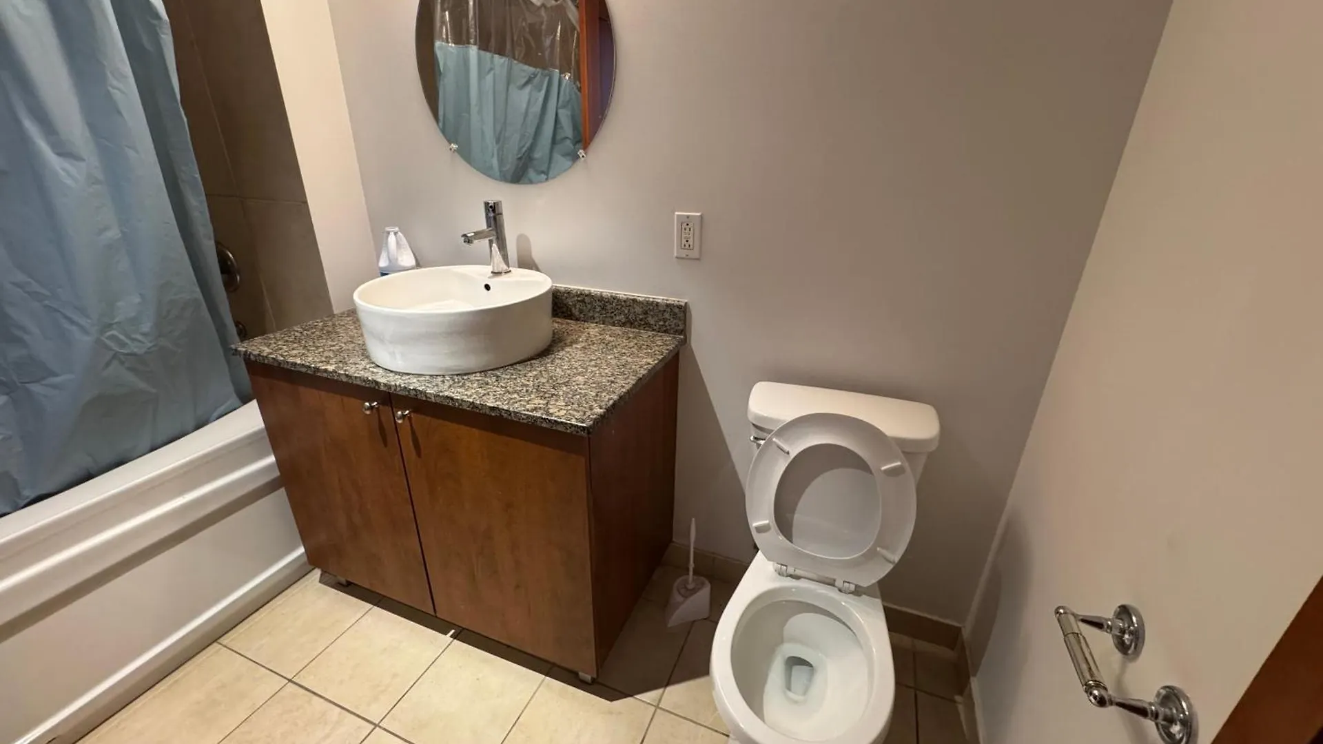 Cozy 1 bedroom in the heart of Old Port Montreal 0*,  Canada