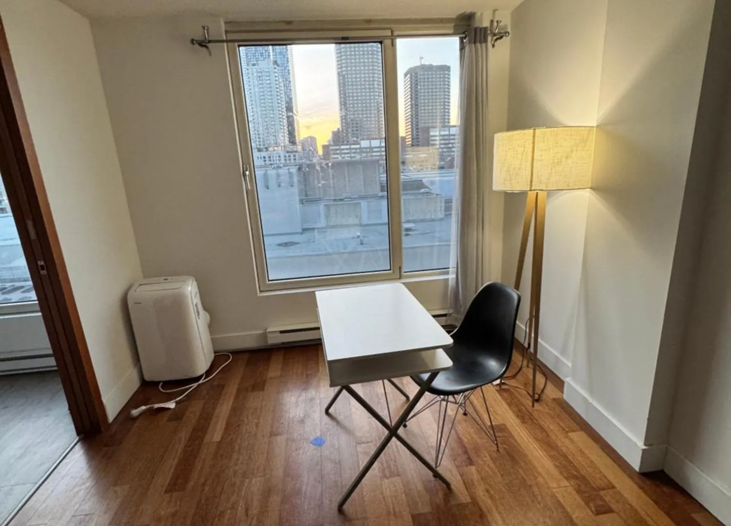 Cozy 1 bedroom in the heart of Old Port Montreal Apartment
