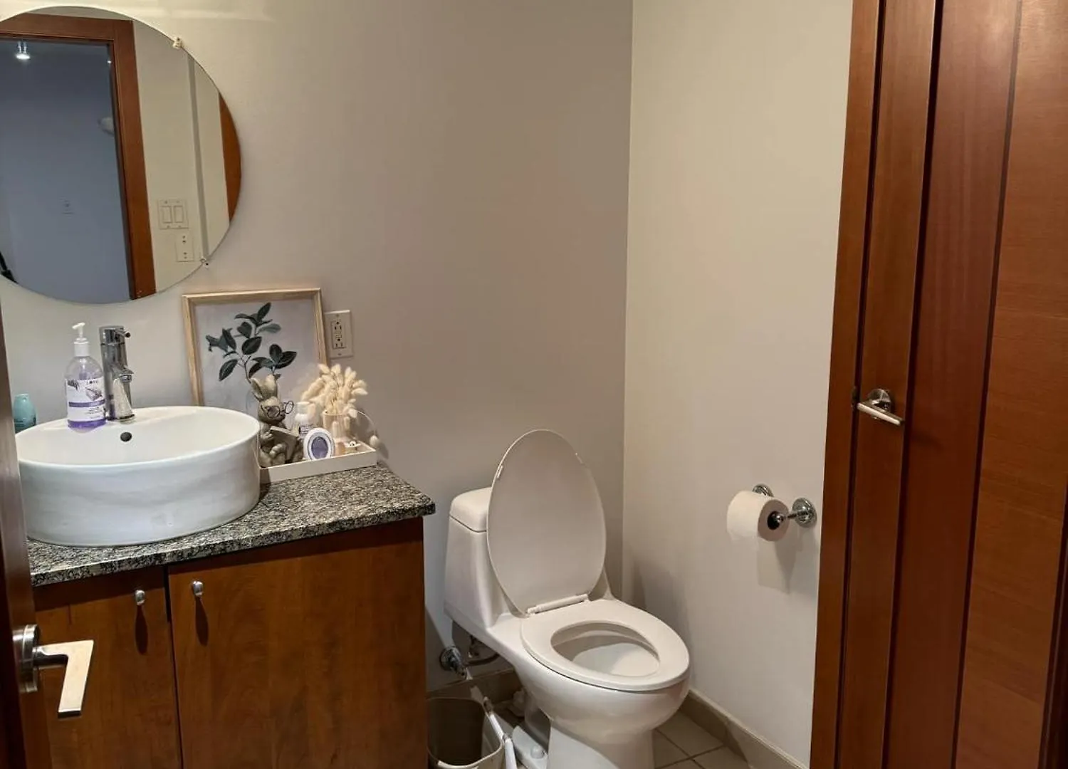 Cozy 1 bedroom in the heart of Old Port Montreal Canada